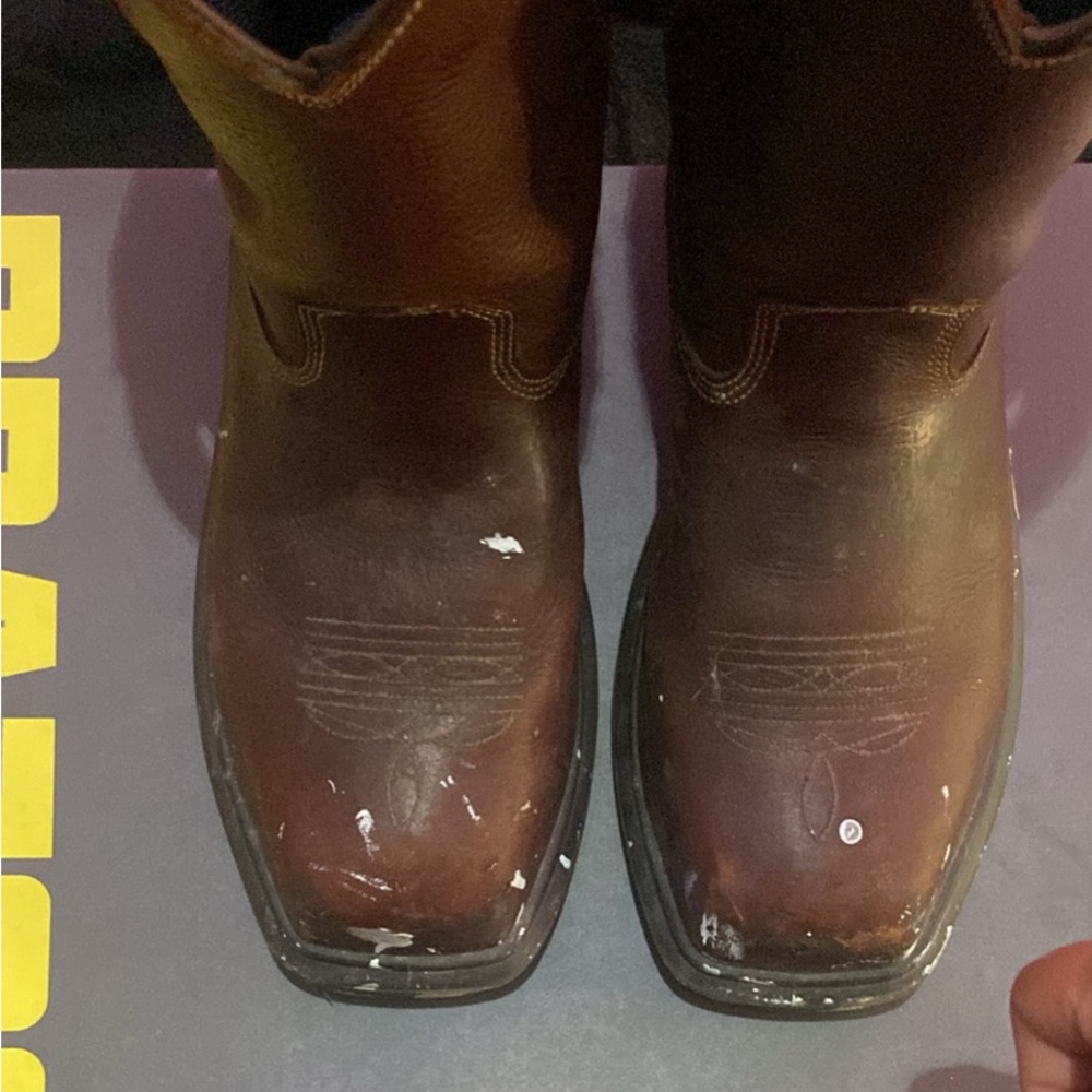 Steel Blue Waterproof work boots size 10 good condition just got white paint on.